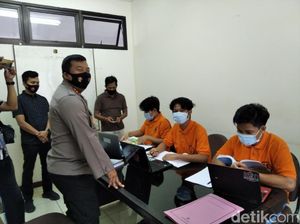3 Pelajar Kukar Perampok Toko Emas Tetap Belajar Online, Begini Suasananya 3 Pelajar Kukar Perampok Toko Emas Tetap Belajar Online, Begini Suasananya