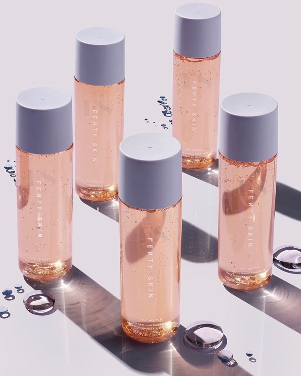 Niacinamide berkhasiat mengurangi munculnya bintik-bintik hitam dan meratakan warna kulit.