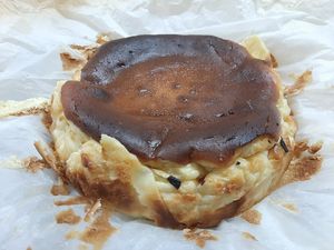 Yummy! Lembutnya Basque Burnt Cheesecake dari 3 Bakery Online