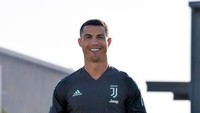 Rahasia kelima adalah Cristiano Ronaldo menjaga pola istirahat dengan benar dan teratur. Dia tidur delapan jam sehari, serta menyempatkan diri untuk tidur siang (Instagram/cristiano)