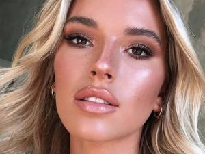 Tren Makeup Dolphin Skin, Bikin Wajah Licin & Kinclong Melebihi Porselen