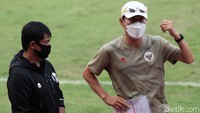 Ketum PSSI, Mochamad Iriawan, juga meninjau langsung latihan perdana tim Merah-Putih di tengah pandemi virus Corona. Dia datang pada pukul 17.00 WIB. Ada juga direktur teknik Timnas, Indra Sjafri.