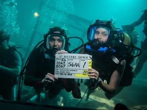 Sinopsis 47 Meters Down: Selamatkah Dua Saudari Ini dari Kepungan Hiu?