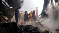 Foto-foto Kebakaran Hebat di Kawasan Industri Sentul