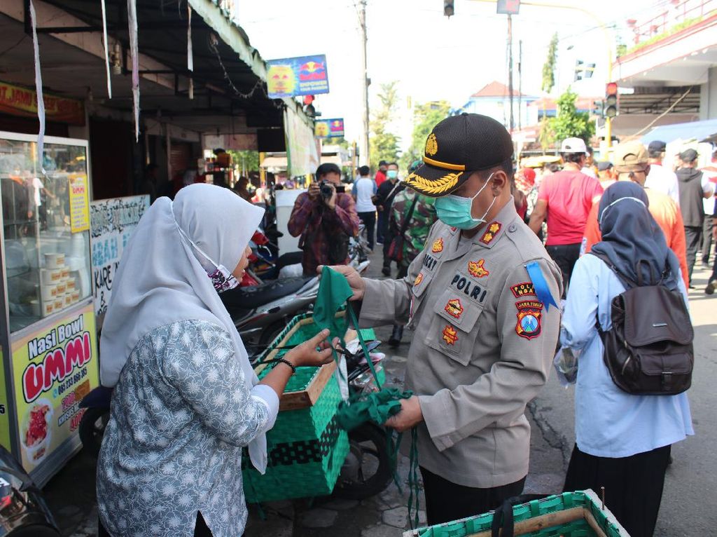 Pendekar hingga Muslimat di Ngawi Dikerahkan Cegah COVID-19 Pendekar hingga Muslimat di Ngawi Dikerahkan Cegah COVID-19
