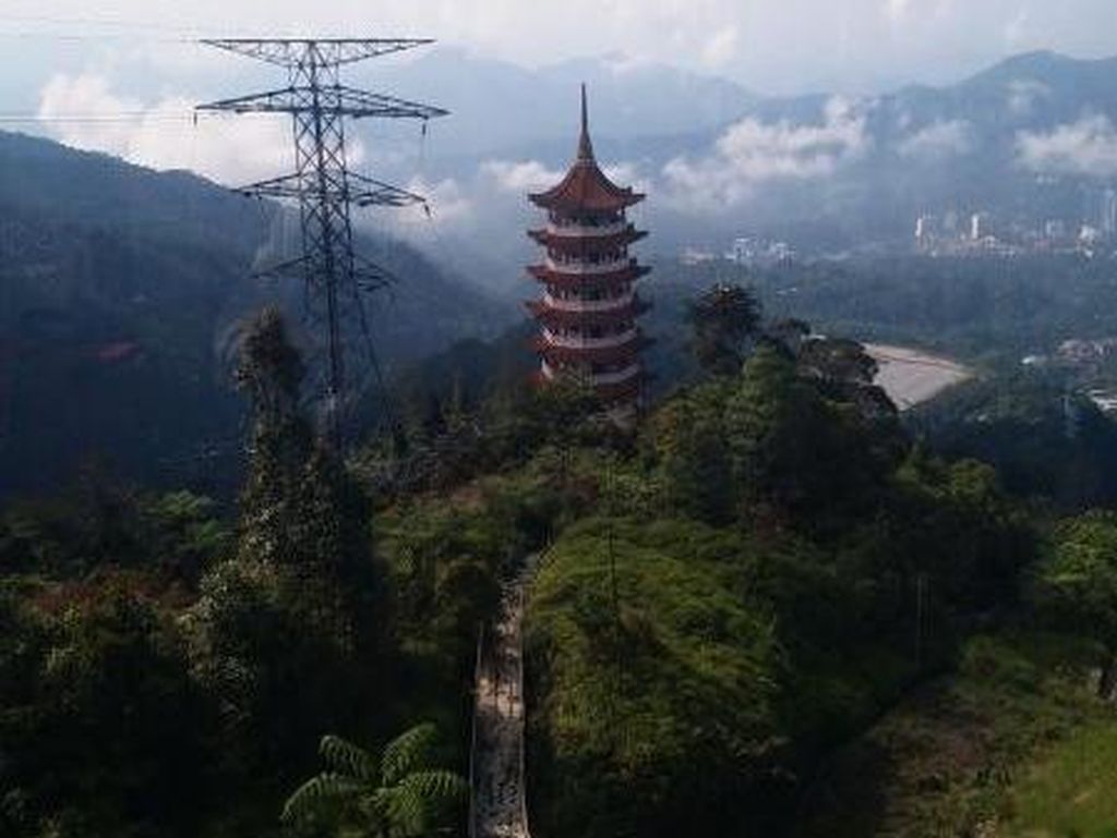 Begini Rasanya Jika Naik Cable Car di Genting Begini Rasanya Jika Naik Cable Car di Genting
