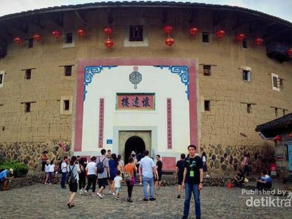 Mengunjungi Kampungnya Mulan di China, Rumah Tulou