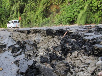 Jalan Penghubung Aceh Barat-Pidie Terancam Putus