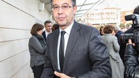 Messi juga bilang Bartomeu tukang bohong. Presiden tak mau aku pergi dan mulai mengatakan hal-hal untuk membuatku terlihat seperti orang jahat. Ia (bohong) mengenai banyak hal. Jujur saja, sedemikian banyak (dusta) tapi aku memilih untuk tidak sampai ke ranah privat mengenai apa yang telah terjadi. Tapi aku pastikan bahwa ada banyak (kebohongan) selama bertahun-tahun. (Foto: Getty Images/Miquel Benitez)