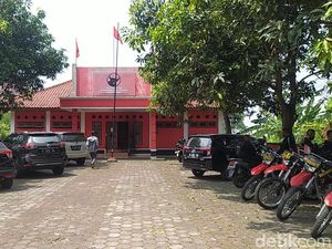 Rentetan Aksi Teror Molotov ke Markas Banteng di Jabar Rentetan Aksi Teror Molotov ke Markas Banteng di Jabar