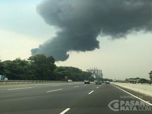 Pabrik di Sentul Kebakaran, Asap Hitam Membubung Tinggi