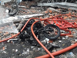 Kebakaran Pabrik di Sentul Hanguskan Motor dan Lukai Karyawan