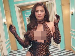 Dihujat Fans, Cardi B Ungkap Alasan Ajak Kylie Jenner di Video Klip WAP