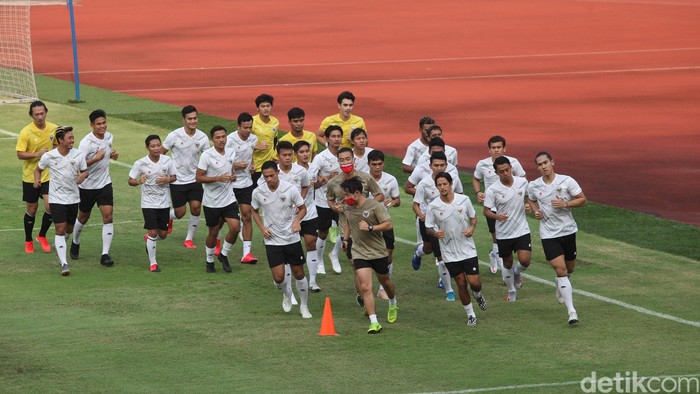 Timnas Indonesia menggelar latihan perdana di Stadion Utama Gelora Bung Karno Jakarta, Jumat (7/8/2020).