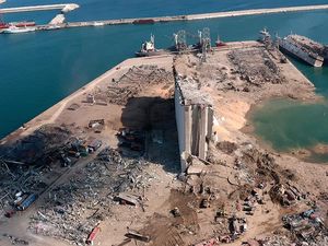 Mulai dari Kapal Pesiar Terbalik, Ini Foto Satelit Usai Ledakan di Lebanon