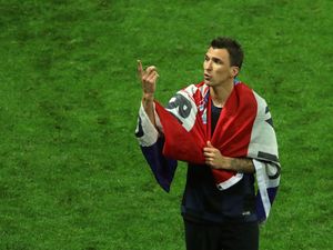 Mario Mandzukic Resmi Berseragam AC Milan