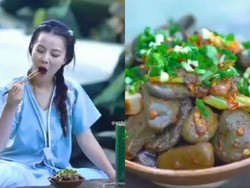 Aneh! Wanita Ini Masak dan Makan Oseng-oseng Batu Kerikil