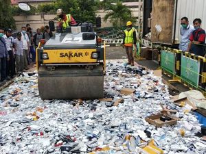 Ada iPhone 11, Ribuan Gadget Ilegal Dilindas Alat Berat di Sumsel