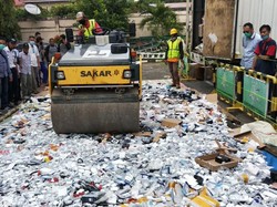 Ada iPhone 11, Ribuan Gadget Ilegal Dilindas Alat Berat di Sumsel