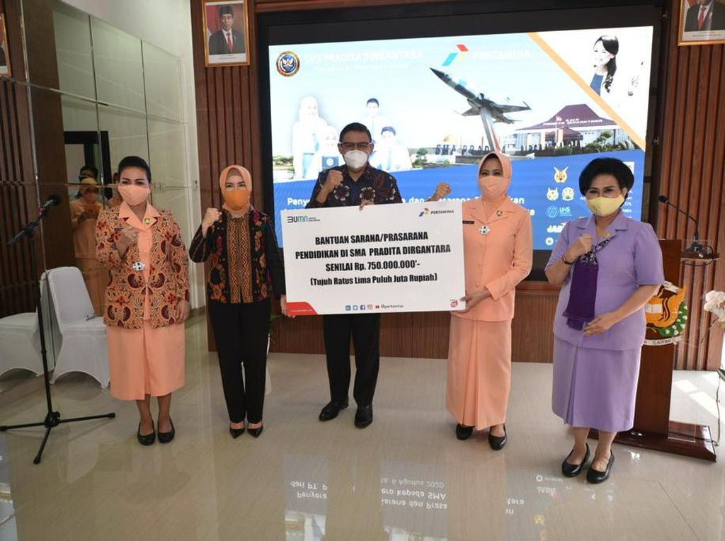 Pertamina Salurkan Bantuan Dana Pendidikan untuk SMA Binaan TNI AU Pertamina Salurkan Bantuan Dana Pendidikan untuk SMA Binaan TNI AU