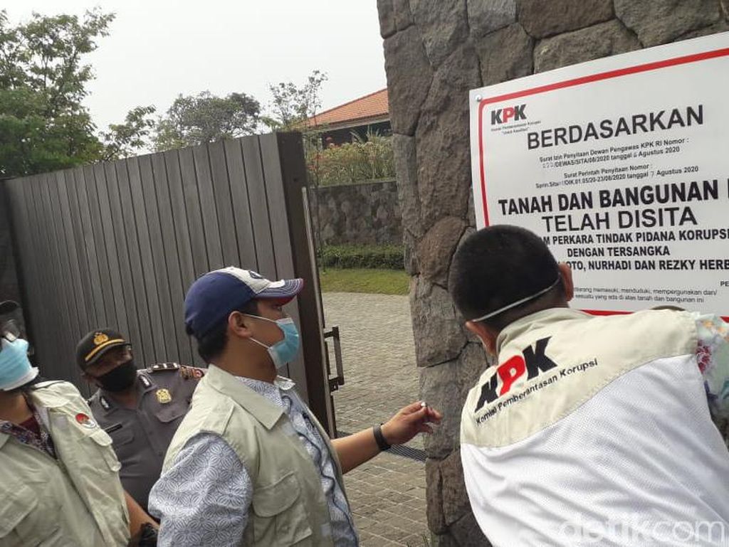 KPK Segel Vila Mewah Nurhadi di Puncak Bogor