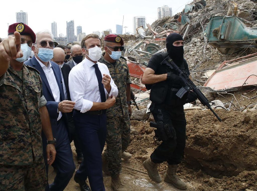 Presiden Prancis Kunjungi Lokasi Ledakan di Lebanon Presiden Prancis Kunjungi Lokasi Ledakan di Lebanon