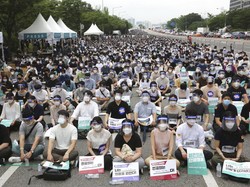 Dokter Muda di Korea Selatan Turun ke Jalan Protes Pemerintah