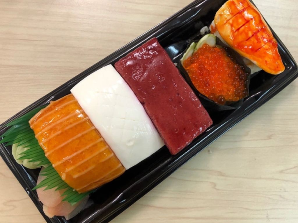 Jangan Tertipu! Sushi dan Onigiri Ini Sebenarnya Cake Nikmat Jangan Tertipu! Sushi dan Onigiri Ini Sebenarnya Cake Nikmat