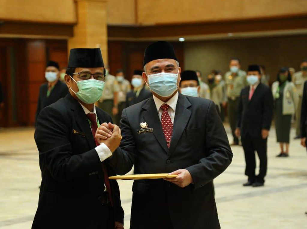 Lantik Pejabat Baru, Mentan: Jabatan adalah Daki yang Melekat Lantik Pejabat Baru, Mentan: Jabatan adalah Daki yang Melekat