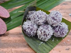5 Varian Klepon Berwarna-warni Terbuat dari Ubi Ungu dan Buah Naga