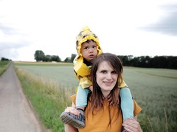 Viral Pria Cirebon Menikahi Bule Jerman, Jadi Tukang Rongsok Demi Biaya Hidup