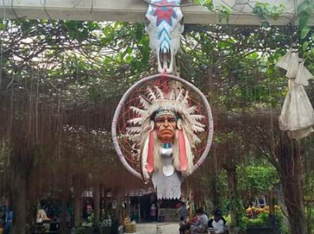 Bertamu ke Kampung Indian di Kediri Bertamu ke Kampung Indian di Kediri