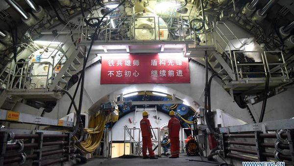 China Bangun Terowongan Bertingkat buat Kereta dan Jalan Raya