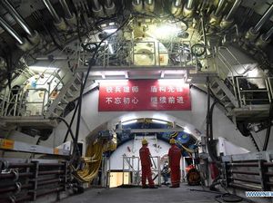 China Bangun Terowongan Bertingkat buat Kereta dan Jalan Raya