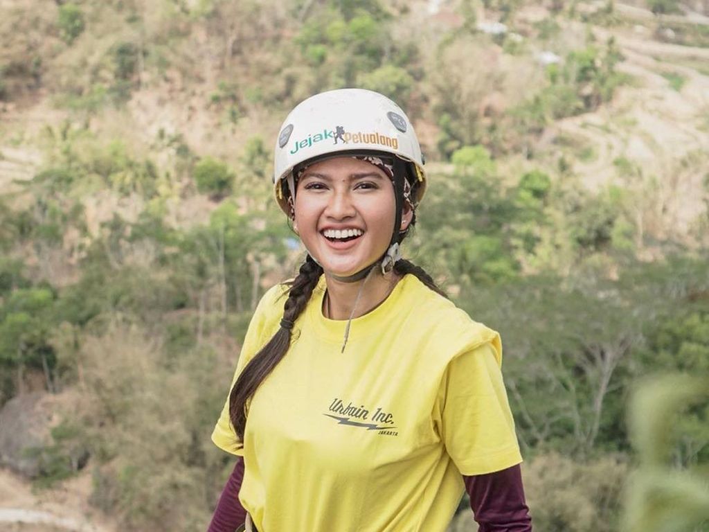 Claresta Taufan, Host Jejak Petualang Pecinta Wisata Ekstrem Claresta Taufan, Host Jejak Petualang Pecinta Wisata Ekstrem
