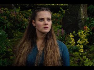 Sinopsis Cursed yang Tayang di Netflix, Dibintangi Katherine Langford Sinopsis Cursed yang Tayang di Netflix, Dibintangi Katherine Langford