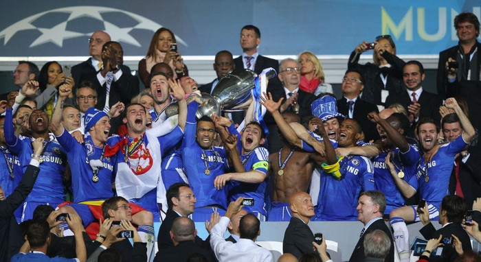 Frank lampard Munich 2012 MUNICH, GERMANY - MAY 19: Frank Lampard of Chelsea celebrates with the trophy after their victory in the UEFA Champions League Final between FC Bayern Muenchen and Chelsea at the Fussball Arena MΓΌnchen on May 19, 2012 in Munich, Germany. (Photo by Alex Livesey/Getty Images)
