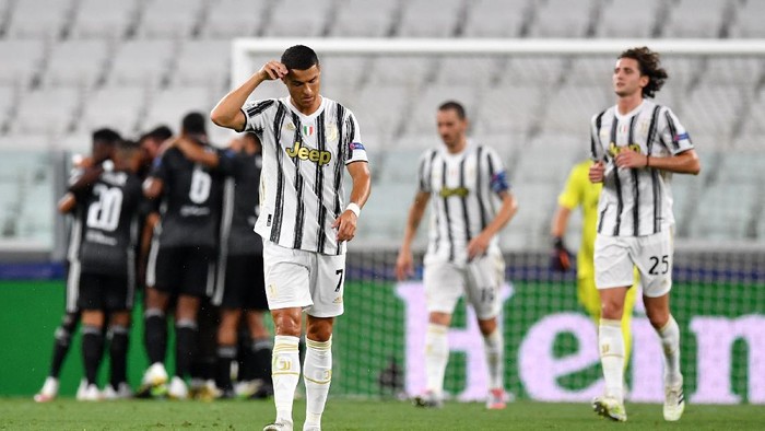 TURIN, ITALY - AUGUST 07: Cristiano Ronaldo of Juventus looks dejected after his team concede during the UEFA Champions League round of 16 second leg match between Juventus and Olympique Lyon at Allianz Stadium on August 07, 2020 in Turin, Italy. (Photo by Valerio Pennicino/Getty Images)