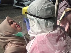 70 Anggota Keluarga Pasien Positif di Purwakarta Dites Swab