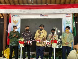Airlangga Resmikan Kios MU, Salurkan KUR Kerja Sama Pemuda Muhammadiyah