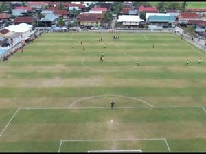 Lihat Nih! Lapangan Sepak Bola Kampung yang Nggak Kampungan