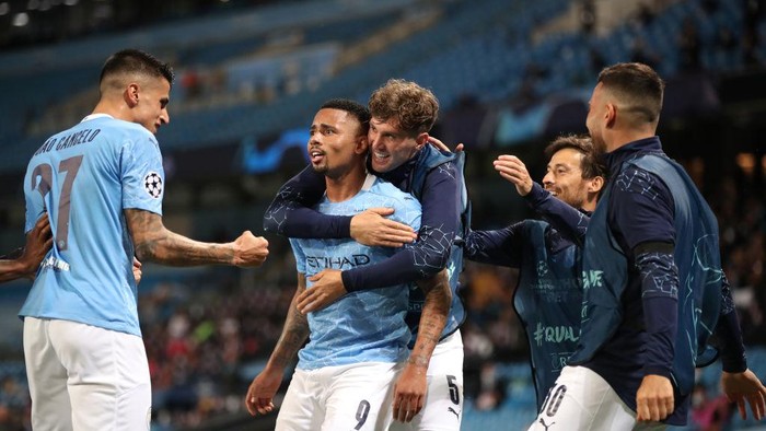 MANCHESTER, ENGLAND - AUGUST 07: Gabriel Jesus of Manchester City celebrates with teammates after scoring his teams second goal during the UEFA Champions League round of 16 second leg match between Manchester City and Real Madrid at Etihad Stadium on August 07, 2020 in Manchester, England. (Photo by Nick Potts/Pool via Getty Images)