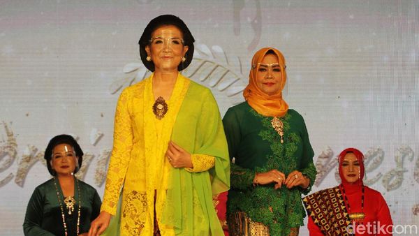 Foto: Fashion Show Virtual Pertama di Solo, Pamer Kebaya & Busana Daerah