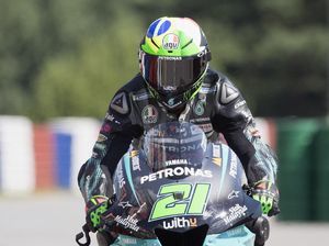 Nyaris! Valentino Rossi Selamat dari Motor Morbidelli yang Melayang Nyaris! Valentino Rossi Selamat dari Motor Morbidelli yang Melayang