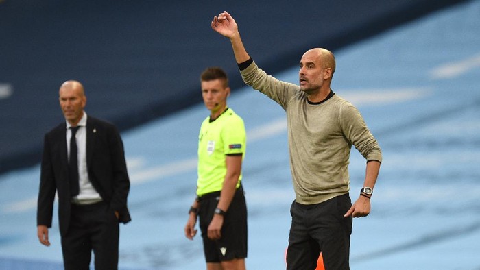 MANCHESTER, ENGLAND - AUGUST 07: Pep Guardiola, Manager of Manchester City gives his team instructions during the UEFA Champions League round of 16 second leg match between Manchester City and Real Madrid at Etihad Stadium on August 07, 2020 in Manchester, England. (Photo by Oli Scarff/Pool via Getty Images)