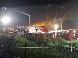 Tergelincir, Pesawat di India Terbelah 2 Saat Mendarat di Bandara Calicut