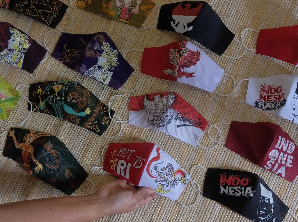 Melihat Pernak-Pernik Merah Putih Jelang HUT RI Melihat Pernak-Pernik Merah Putih Jelang HUT RI