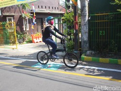 Warga Sebuah Kampung di Sidoarjo Sambut HUT RI dengan Bikin Jalur Pesepeda