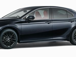 Dandanan Toyota Camry di Ultah Ke-40