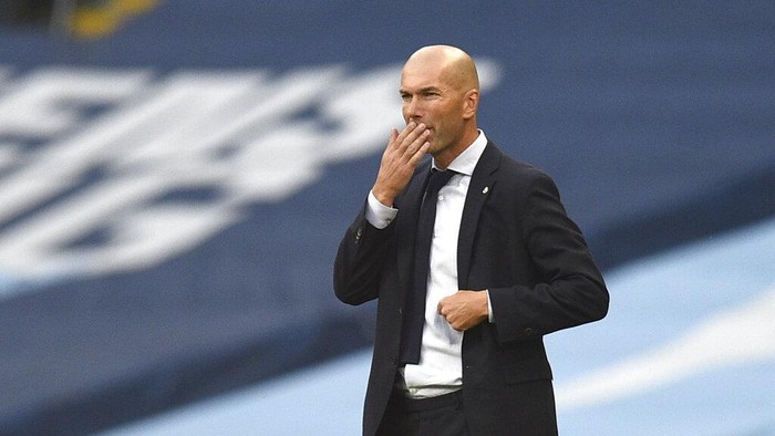 Real Madrids head coach Zinedine Zidane gestures during the Champions League, round of 16, second leg soccer match between Manchester City and Real Madrid at the Etihad Stadium stadium in Manchester, England, Friday, Aug. 7, 2020. (Oli Scarff/Pool Photo via AP)